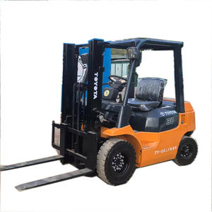 Chariot élévateur Toyota 7FD d'occasion, 3 tonnes, mât 2 étages, moteur diesel, faible nombre d'heures, hauteur de levage 3000 mm, boîte de vitesses, roulement, moteur bien entretenus - Product Image 1