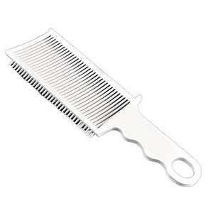 Peigne professionnel de barbier triangulaire à dents profondes pour la coupe, le coiffage, le dégradé et la tonification des cheveux, compatible avec les tondeuses. - Product Image 6