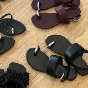 Tendencias de moda de verano: sandalias de mujer con punta abierta, versátiles, con diseño de tiras y una falda resistente. - Product Image 2