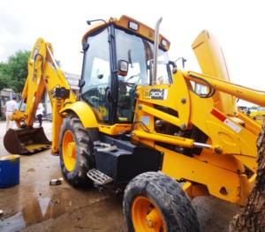 Chargeuse-<span class=keywords><strong>pelleteuse</strong></span> JCB 3CX 2019 à bas <span class=keywords><strong>prix</strong></span>, 7,8 tonnes, moteur diesel 67,2 kW, cylindre <span class=keywords><strong>de</strong></span> godet 64N, force <span class=keywords><strong>de</strong></span> terrassement - Product Image 4