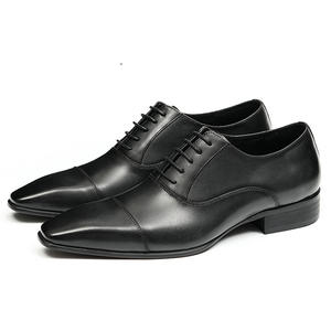 Zapatos casuales personalizados con diseño transpirable, estilo ejecutivo de alta gama, perforados, de cuero estilo inglés. - Product Image 2