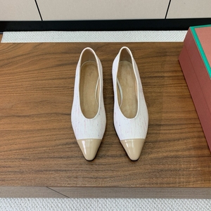 Giày nữ mũi nhọn kiểu dáng thời trang, chất liệu da thật nguyên bản của Ý, kiểu may tinh tế. - Product Image 6