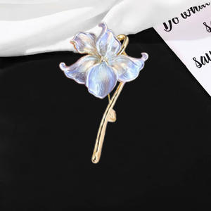 Broche Lotus de Luxe avec Strass Colorés, Broche Tempéramentale pour Femme, Accessoires de Bijouterie de Haute Qualité - Product Image 4