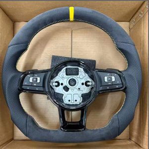 Volante in Pelle e Alcantara Aggiornato per VW Golf 5, Golf 6, Golf 7, 7.5 MK6/MK7/MK8, Jetta, Passat B8, Polo, Tiguan, GTI, GTE, R - Product Image 1