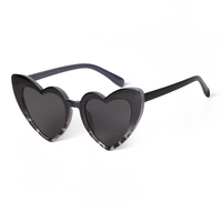 5716 Vente en gros de lunettes de soleil tendance en forme de cœur pour femmes, lunettes de soleil classiques pour femmes, lunettes de soleil mignonnes pour les fêtes, Gafas De Sol, plusieurs couleurs