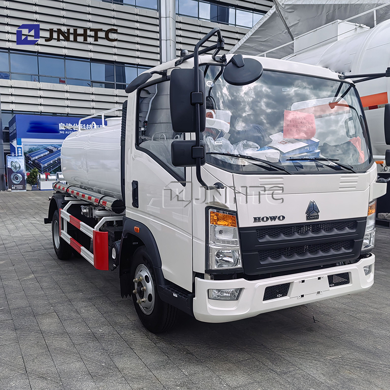 Легкий Sinotruk HOWO 4x2 5 Cbm водный транспорт автоцистерны
