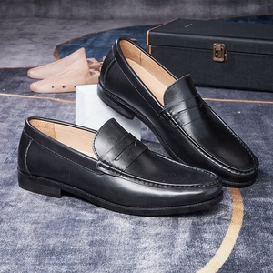Mocassins Penny Daniel faits main en cuir verni noir à bout fermé, confortables, à enfiler, avec semelle dégradée <span class=keywords><strong>bordeaux</strong></span>, pour hommes - Product Image 2