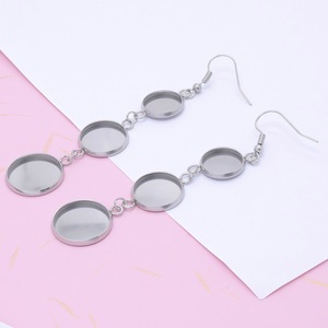 Pendentifs ronds en acier inoxydable pour boucles d'oreilles, apprêts de bijoux DIY, accessoires de crochets d'oreilles à longue chaîne, couleur acier - Product Image 1