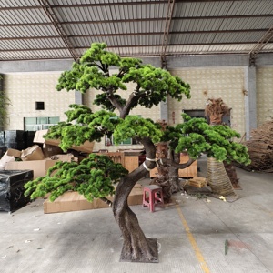 Venta al por mayor de pino falso y árbol de cedro falso de ciprés árbol artificial para decoración de escaleras interiores - Product Image 1
