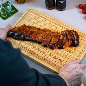 Plateau de service à charcuterie pour le jour du match 2026, <span class=keywords><strong>planche</strong></span> à découper extra large <span class=keywords><strong>en</strong></span> <span class=keywords><strong>bois</strong></span> de bambou avec terrain de football gravé sur mesure - Product Image 3