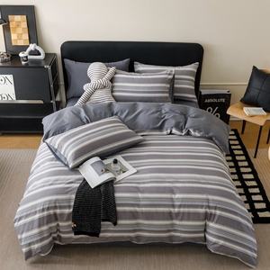 Produits les plus vendus 2025 Ensemble de literie minimaliste rayé confortable en coton 100% de style nordique pour lit Queen King Size Utilisation à domicile Chambre à coucher - Product Image 1