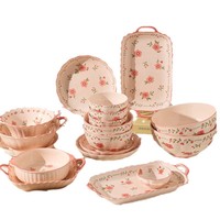 Ensemble de vaisselle en céramique glaçure rouge de grande valeur Design moderne bols à soupe de mariage aux fruits assiettes de poisson pour pendaison de crémaillère festive