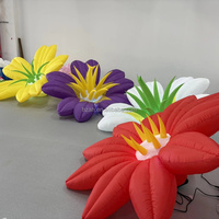 Magnifiques fleurs décoratives gonflables colorées pour activités thématiques, exposition sur le thème d'Alice, décoration de scène ou événements