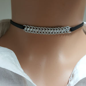 Collier ras du cou en cuir noir avec large pendentif en argent 925, bijoux ras du cou - Product Image 1