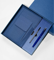 Carnets de notes en cuir personnalisables de style veste avec logos personnalisables et fonctions de planificateur ; la couverture est dotée de poches et de fentes pour stylos