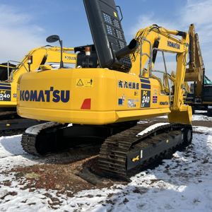 Excavatrice Komatsu PC240LC d'occasion en excellent état, 24 tonnes, modèles PC240, PC220, PC200, PC240LC-7 – Grande pelle d'occasion à vendre, offre très demandée - Product Image 4