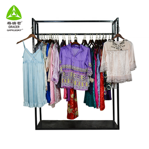 Venta al por mayor directa de fábrica: Ropa y <span class=keywords><strong>zapatos</strong></span> de segunda mano de verano en pacas, pedido mínimo 45 kg, suministro del Reino Unido. - Product Image 2