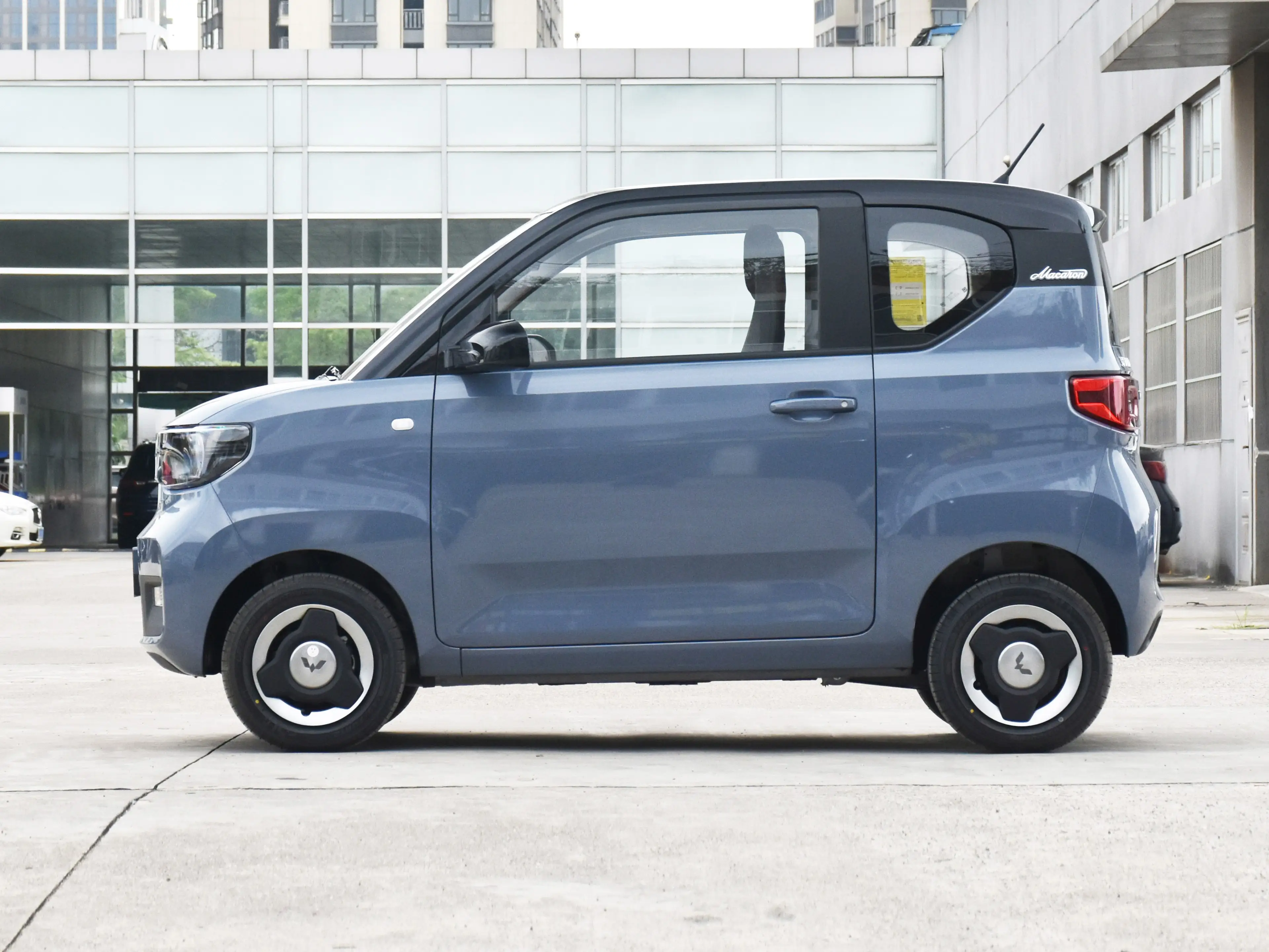 China EV Trade 4 Seater Miniev Wuling Hongguang Mini Ev Smart 2023 Electric Car For Adult