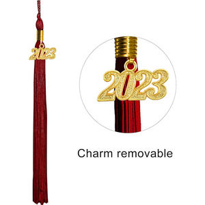 Toga y Birrete de Graduación para Niños, Color Rojo Brillante, de Fábrica - Product Image 4