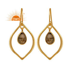 Magnifiques boucles d'oreilles pendantes en argent plaqué or indien, serties de labradorite, par un fabricant de bijoux - Product Image 1