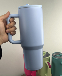 Nouvelle gourde isotherme de 40 oz avec poignée et paille rabattable, tasse anti-fuite, grande capacité, revêtement poudré, logo personnalisé - Product Image 5