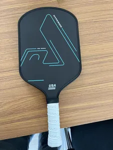 ผู้ผลิตคุณภาพสูงมืออาชีพทนทาน T700 คาร์บอนไฟเบอร์ pickleball พายพื้นผิวหยาบแกนรังผึ้งดองไม้ดอง