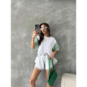 T-shirt ajusté Topshow en popeline rayée émeraude, manches respirantes en coton et élasthanne, taille unique 2XL, style mignon, longueur courte, vente en gros - Product Image 1