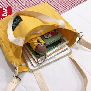Bolsas de Lona Impermeables Portátiles con Cremallera y Diseño de Letras a la Moda, Promocionales de Fábrica Baigou, con Logotipo Personalizado - Product Image 4