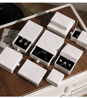 Boîte à bijoux de luxe haut de gamme personnalisable pour bagues, colliers, bracelets et boucles d'oreilles, avec couvercle et base, recyclable et personnalisable