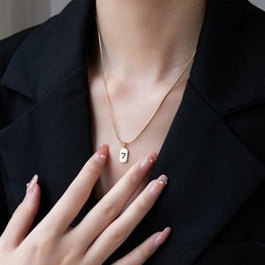 Collares con Dijes Modernos 2026, Joyería Minimalista, Acero Inoxidable 316L, Chapado en Oro PVD de 18k, Collar con el Número Siete para Mujer - Product Image 5
