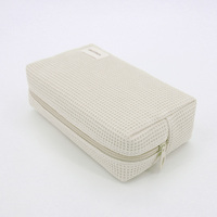 Trousse de toilette personnalisée brodée en tissu gaufré pour voyage Trousse de maquillage cosmétique gaufré avec lettres personnalisées Trousse de beauté