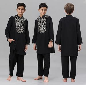 Nouvelle Collection 2026 : <span class=keywords><strong>Qamis</strong></span> Noir Brodé pour Garçons – Robe Arabe Musulmane avec Pantalon, Vêtement Islamique pour Enfants, Idéal Ramadan et Aïd - Product Image 4