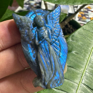 Statuette d'ange sculptée en labradorite bleue naturelle, sculptée à la main, ange gardien en labradorite, cristal de guérison, vente en gros - Product Image 1
