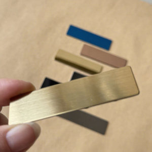 Plaque d'identification vierge pour <span class=keywords><strong>employé</strong></span>, avec panneau miroir brossé, style épingle et magnétique - Product Image 3