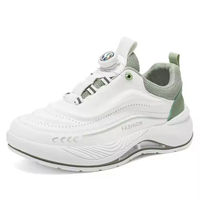 Baskets blanches tendance pour hommes, chaussures de course décontractées respirantes à semelle épaisse avec doublure en maille douce, chaussures de papa