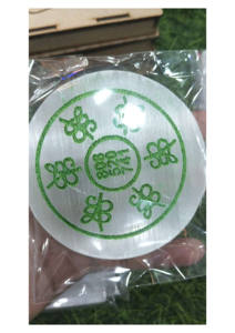 แผ่นชาร์จพลังงานคริสตัลเซเลไนต์แบบขายส่ง พร้อมสัญลักษณ์ซิบูสลักลาย พลังงานจากคริสตัลธรรมชาติ แผ่นเซเลไนต์แกะสลัก - Product Image 2