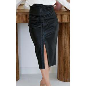 Jupe mi-longue en similicuir noir à taille haute avec poches, finition brillante, pour femme - Product Image 1