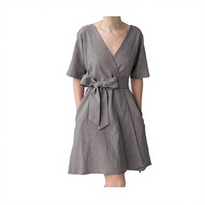 Vestido midi de lino rosa para mujer, con cuello en V, manga corta, cinturón para atar en la cintura, elegante, informal, de verano, lino, venta al por mayor - Product Image 4