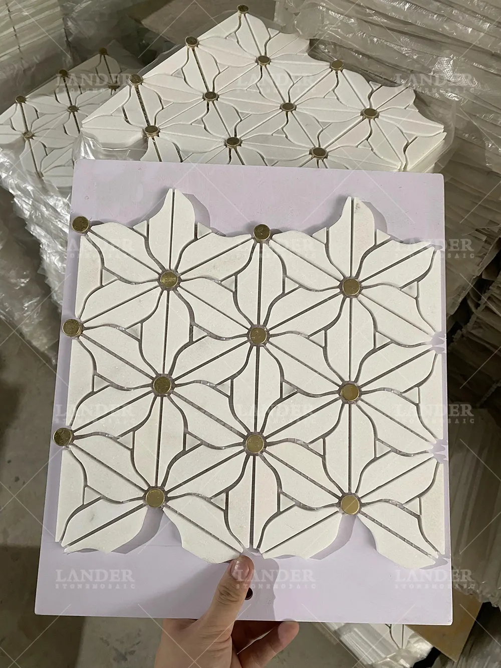 Waterjet-mosaico de mármol con flores para cocina, azulejo de mosaico con incrustaciones de latón, contra salpicaduras y azulejo de pared de baño