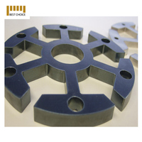 Fabrication de pièces en tôle pour aileron arrière de voiture, avec revêtement en poudre noire ISO9001, pliage CNC, soudage et découpe laser.