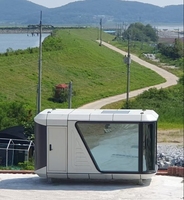Camping Maison Capsule 2 Étages 40 Pieds Maison Mobile Hôtel avec Soleil Solaire Modulaire Moderne Aluminium Grande Capsule Maisons de Plage Hiver