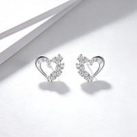 Boucles d'oreilles en argent 925 Moyu Jewelry, serties de zirconiums cubiques étincelants, en forme de cœur pour femme, cadeau pour la Saint-Valentin