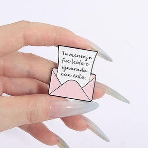 Broche <span class=keywords><strong>de</strong></span> esmalte con cita en español, insignia, regalo <span class=keywords><strong>de</strong></span> joyería para amigos, venta al por mayor - Product Image 4