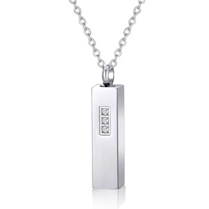 Kalung Liontin Kotak Baja Anti Karat Lapis Emas dengan Ukiran Khusus, Wadah Abu Jenazah, Kalung Kremasi Abu Hewan Peliharaan yang Modis - Product Image 4