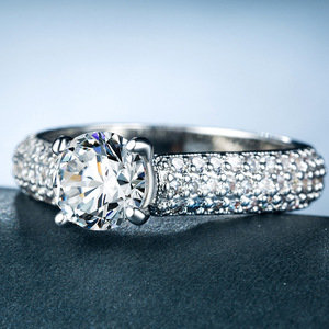Anello da Donna con Micro Zirconi Incastonati, Elegante Gioiello per Uso Quotidiano e Feste - Product Image 4