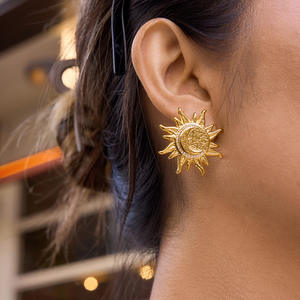 Juego de Joyería de Acero Inoxidable 18K con Pedrería, Collar y Aretes con Colgante de Sol y Luna para Mujer, Venta al Por Mayor - Product Image 4