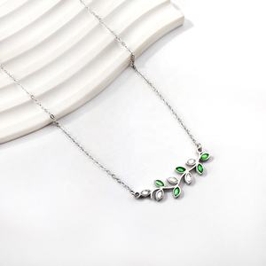 Collar de Moda 2023, Diseño Único y Moderno, Collar de Acero Inoxidable para Mujer, Colgante de Hoja, Gargantilla, Collar con Inicial para Mujer - Product Image 3