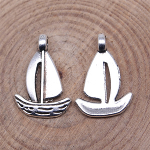 Colgante de aleación de zinc con diseño de velero de casco acanalado, color plata envejecida, para tarjetas de acompañante de boda en la playa - Product Image 2