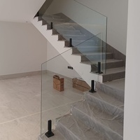 Support en verre en acier inoxydable à base carrée moderne, couleur personnalisée, pour balustrade en verre sans cadre, escalier et balcon de villa, résistant à la rouille