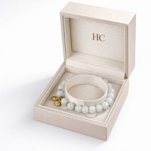 Boîte à bijoux artisanale de luxe rigide à couvercle rabattable en cuir PU, avec insert en microfibre, logo personnalisé en relief, vente en gros - Product Image 5